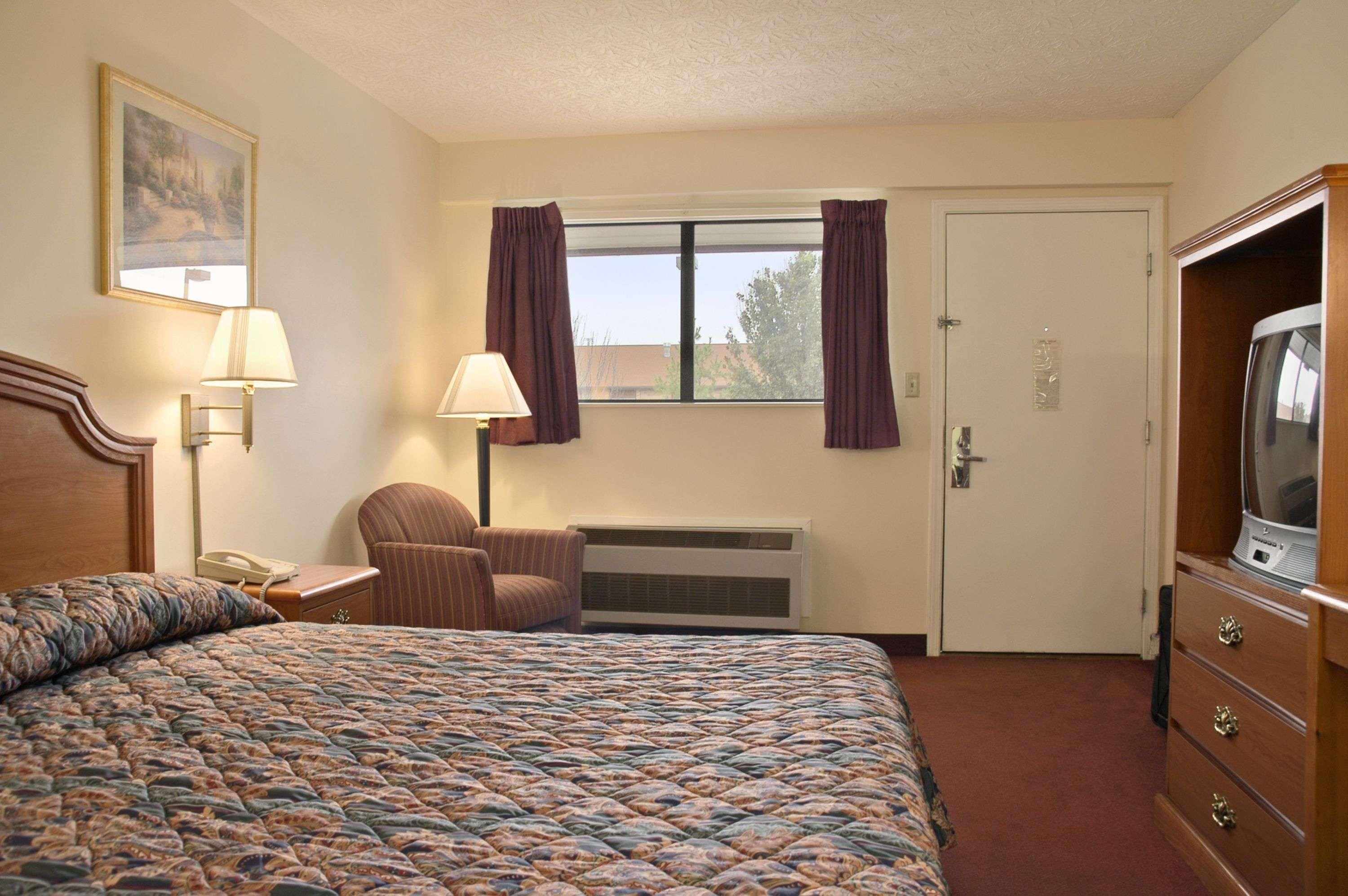 Days Inn By Wyndham Plainfield Exterior foto