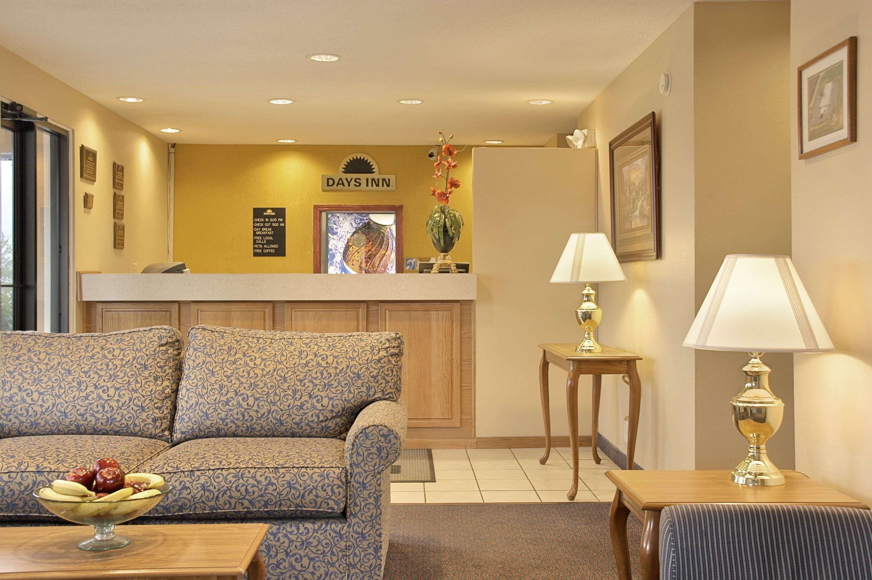 Days Inn By Wyndham Plainfield Exterior foto